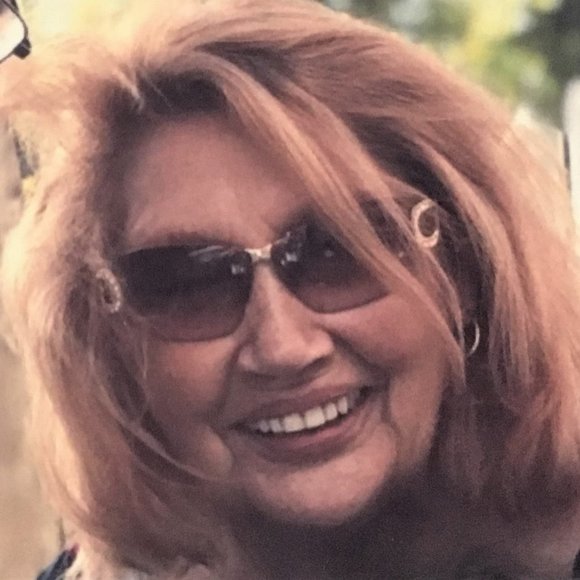 Meet your Posher, Dee - Picture 1 of 1